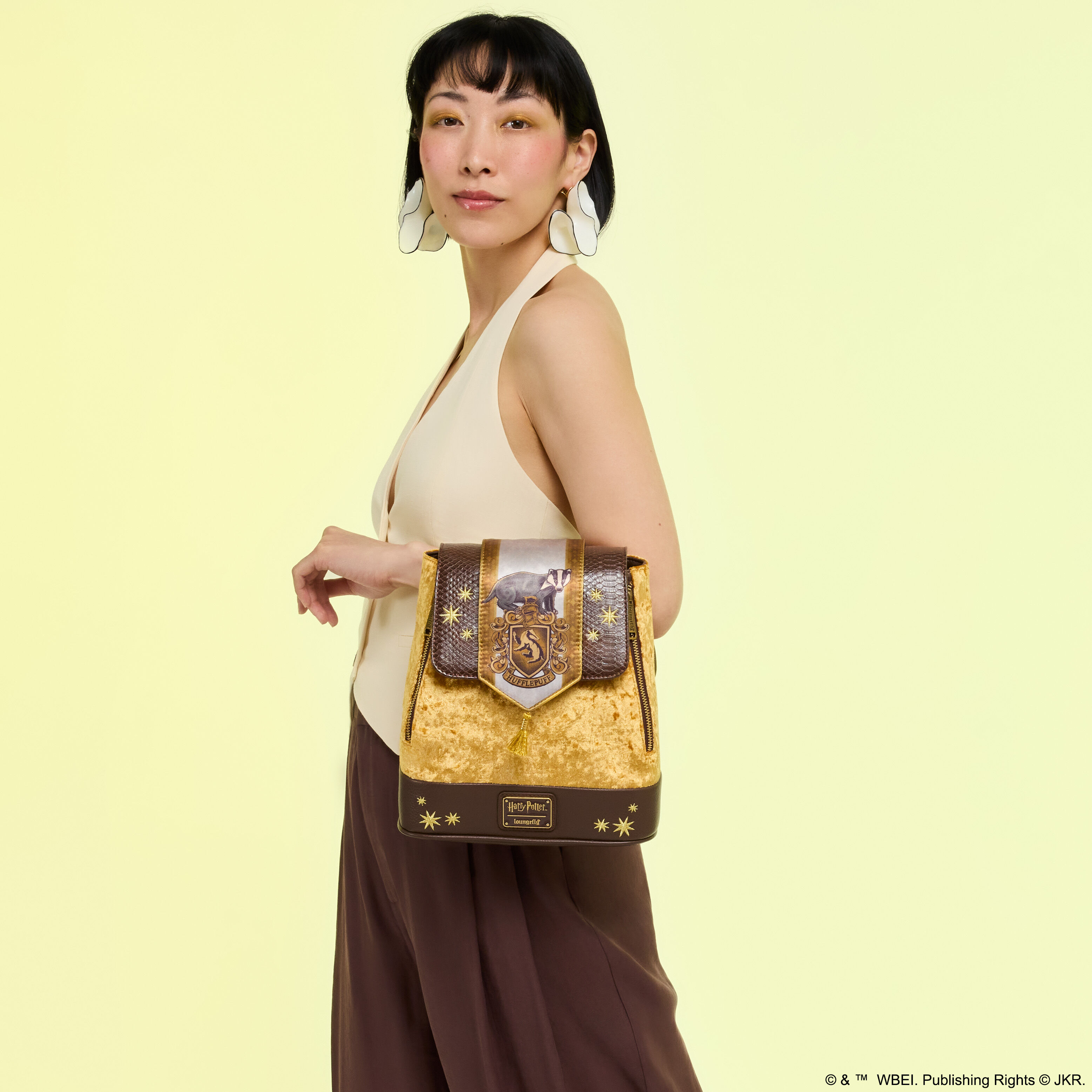 Exclusive Harry Potter Hufflepuff Banner Velvet Mini Backpack - Image 2